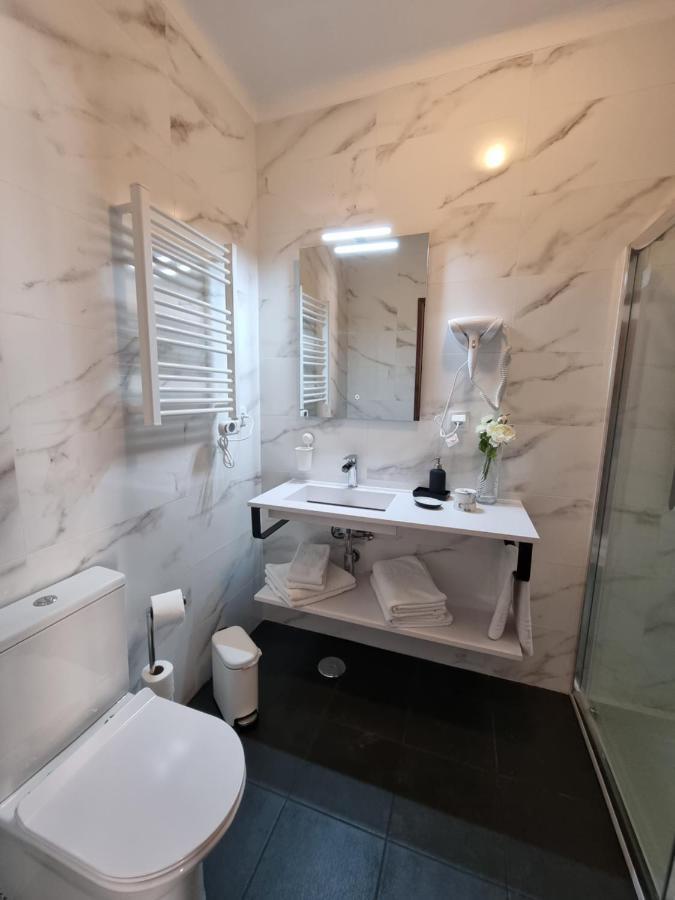 Apartmento Praia Da Dona Ana Lagos Eksteriør billede