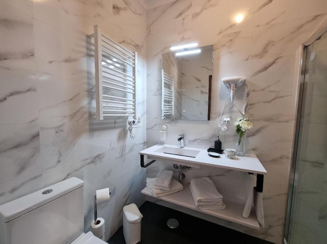 Apartmento Praia Da Dona Ana Lagos Eksteriør billede